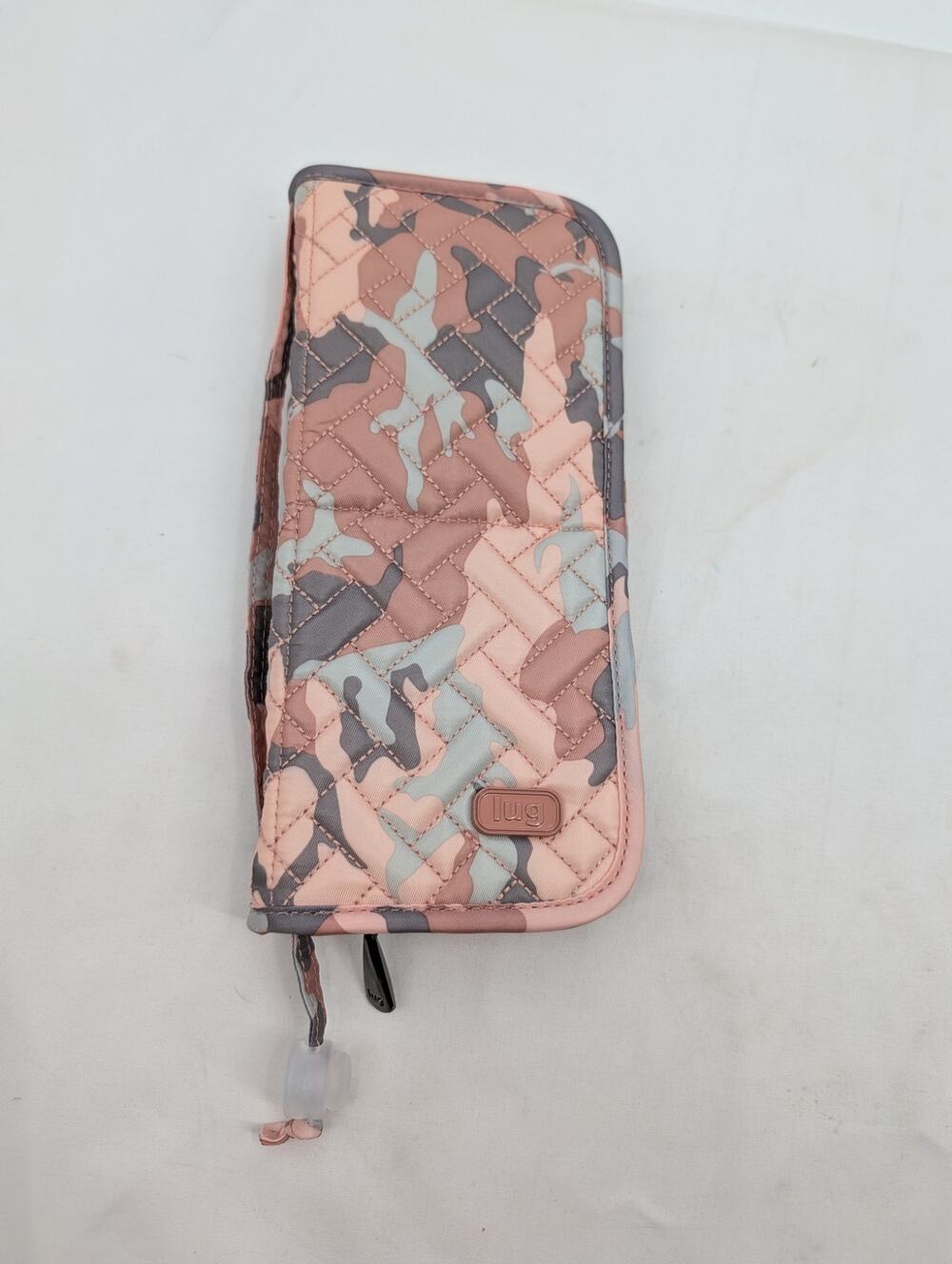 Lug NWOT Sleeper Brush Holder Camo Rose Pink Travel Cruise Organization Vacation